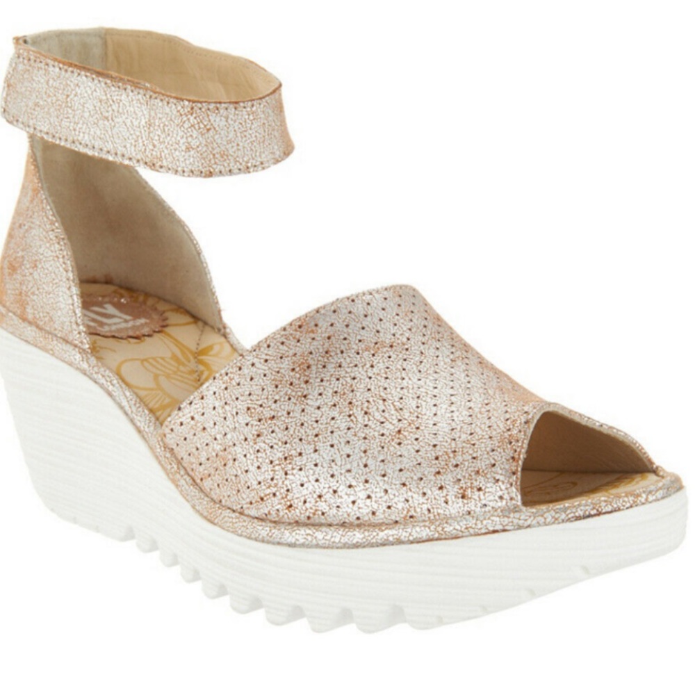 FLY London Yake Pearl Leather Wedge Size 39 NWOT